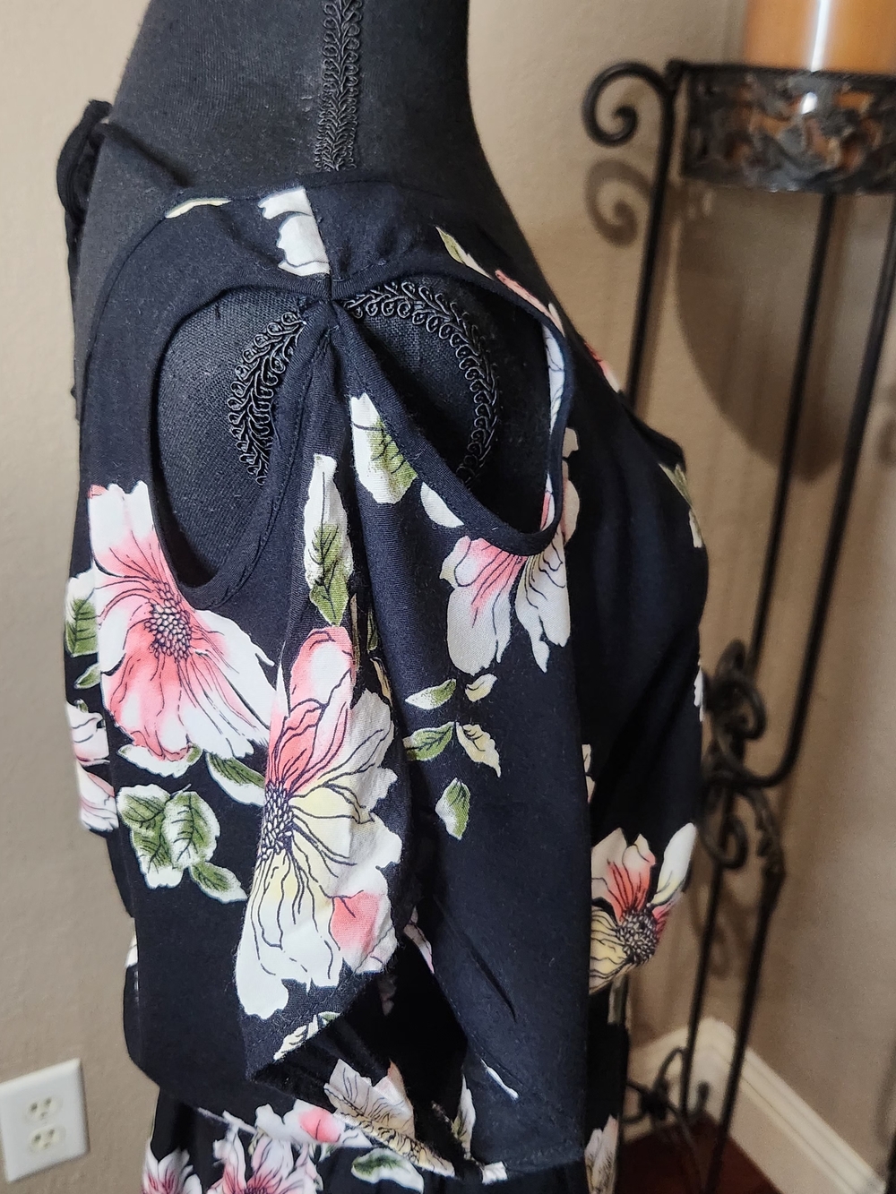 Band of Gypsies Hibiscus Black Floral 2 Piece Faux Wrap Skirt (L) w/crop Top (M) - Picture 2 of 11